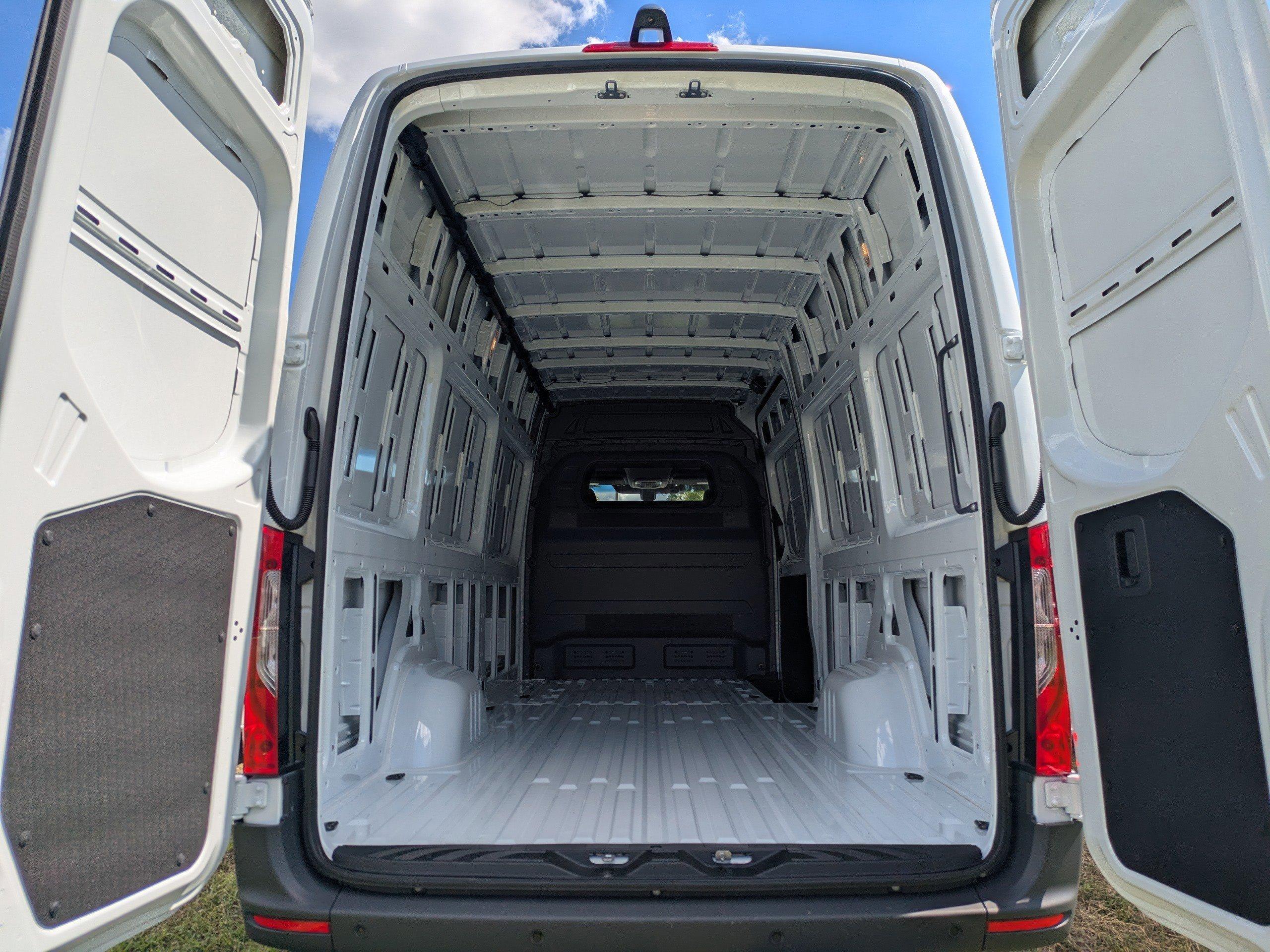 Mercedes-Benz Sprinter Cargo Van 170 Wb Rwd Van - Thumbnail 12