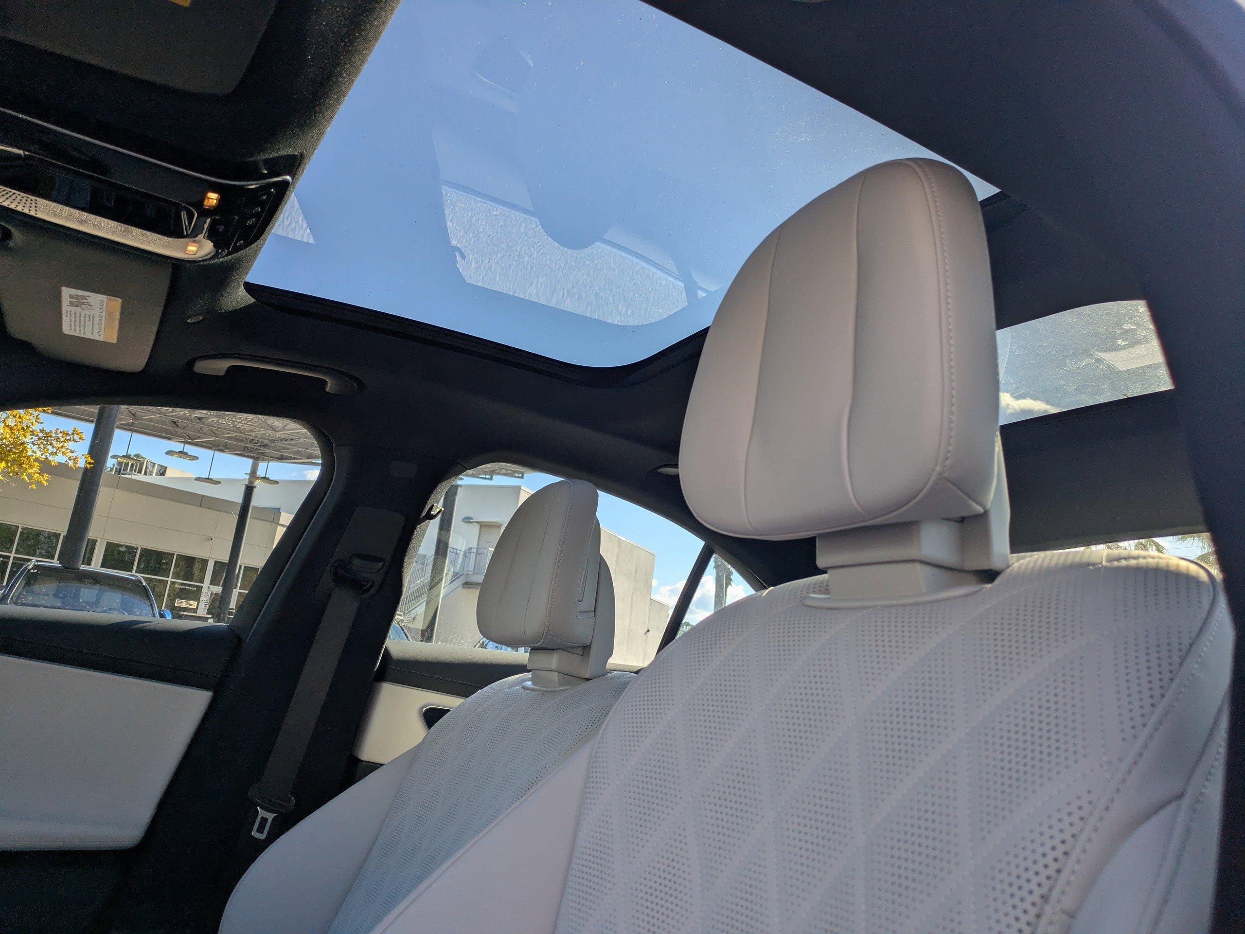 Mercedes-Benz Sedan E 350 With Navigation - Thumbnail 12