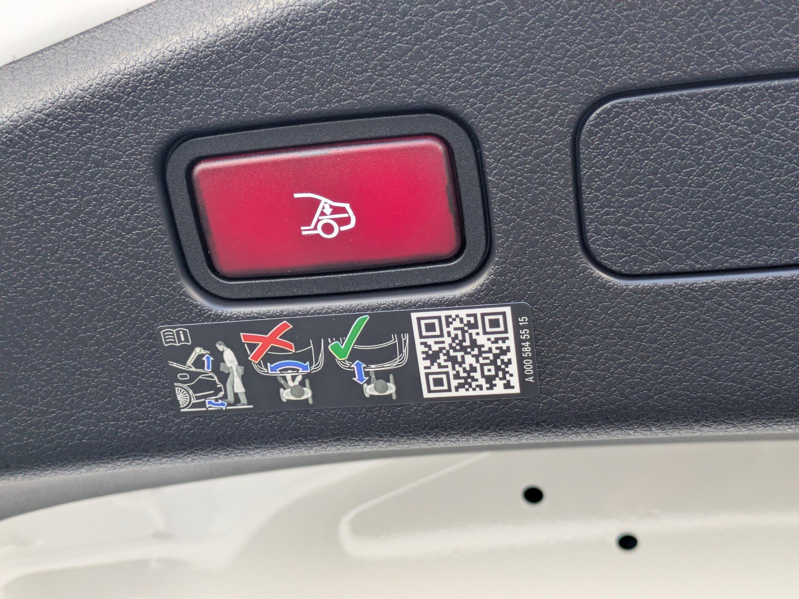 Mercedes-Benz Cle Convertible 300 With Navigation & Awd - Thumbnail 13