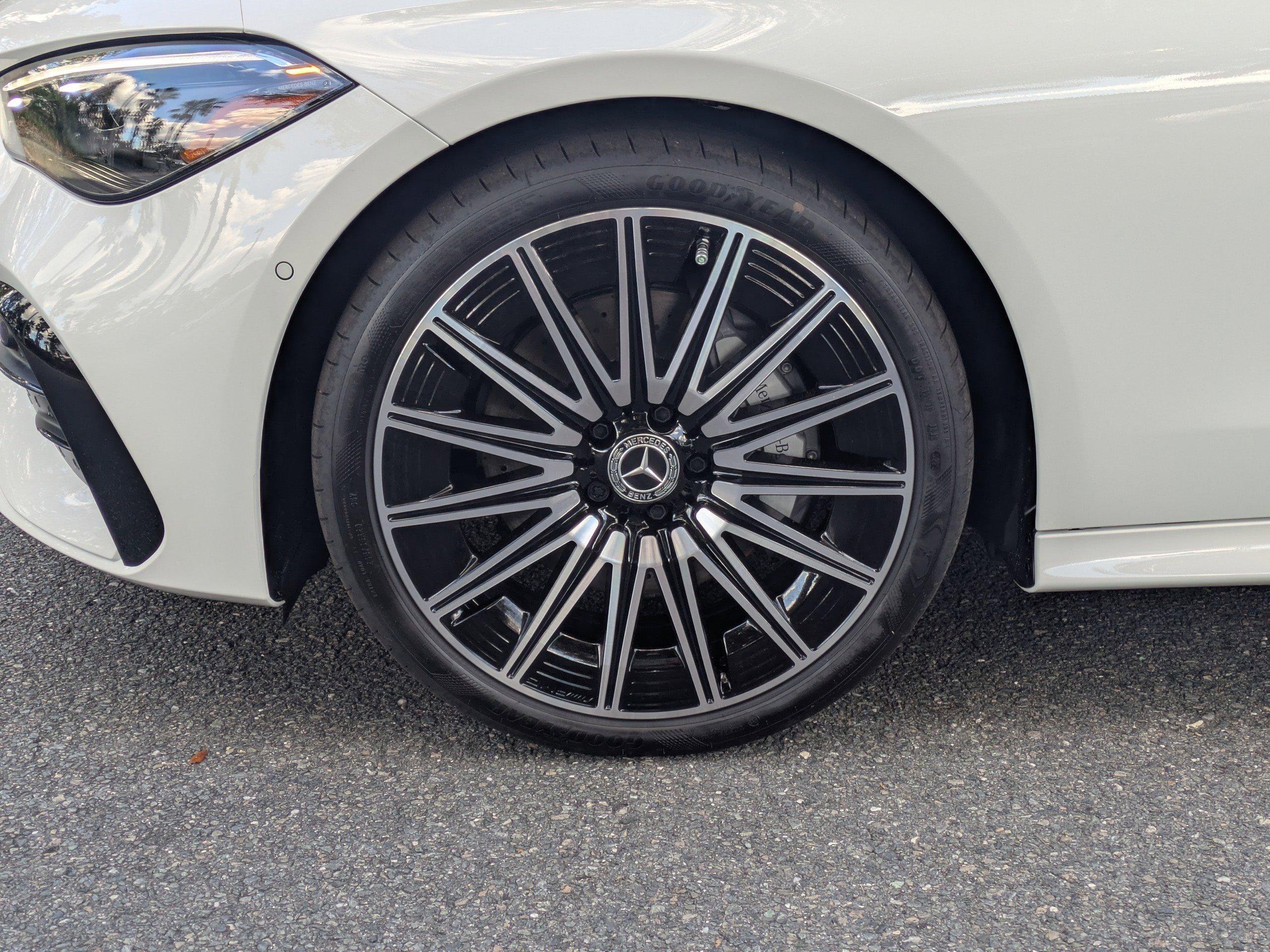 Mercedes-Benz Cle Convertible 300 With Navigation & Awd - Thumbnail 3