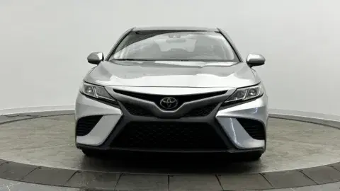 Toyota Camry Se - Thumbnail 3