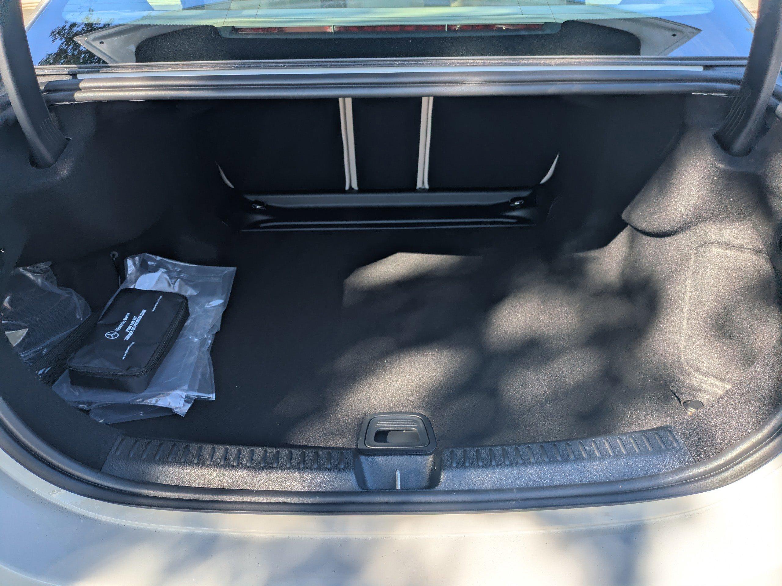 Mercedes-Benz Sedan E 350 With Navigation - Thumbnail 13