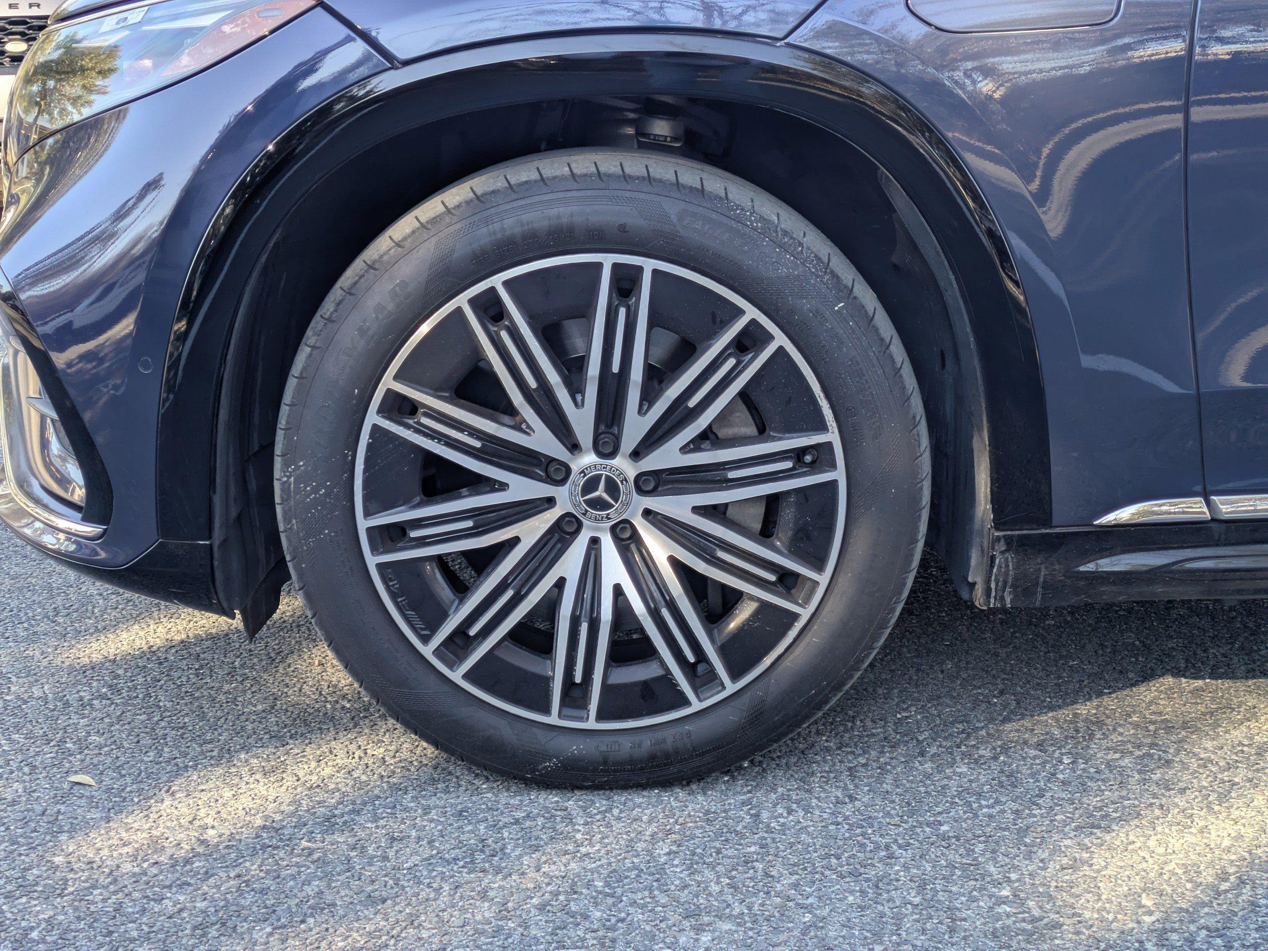 Mercedes-Benz Eqs Sport Utility 580 With Navigation & Awd - Thumbnail 4