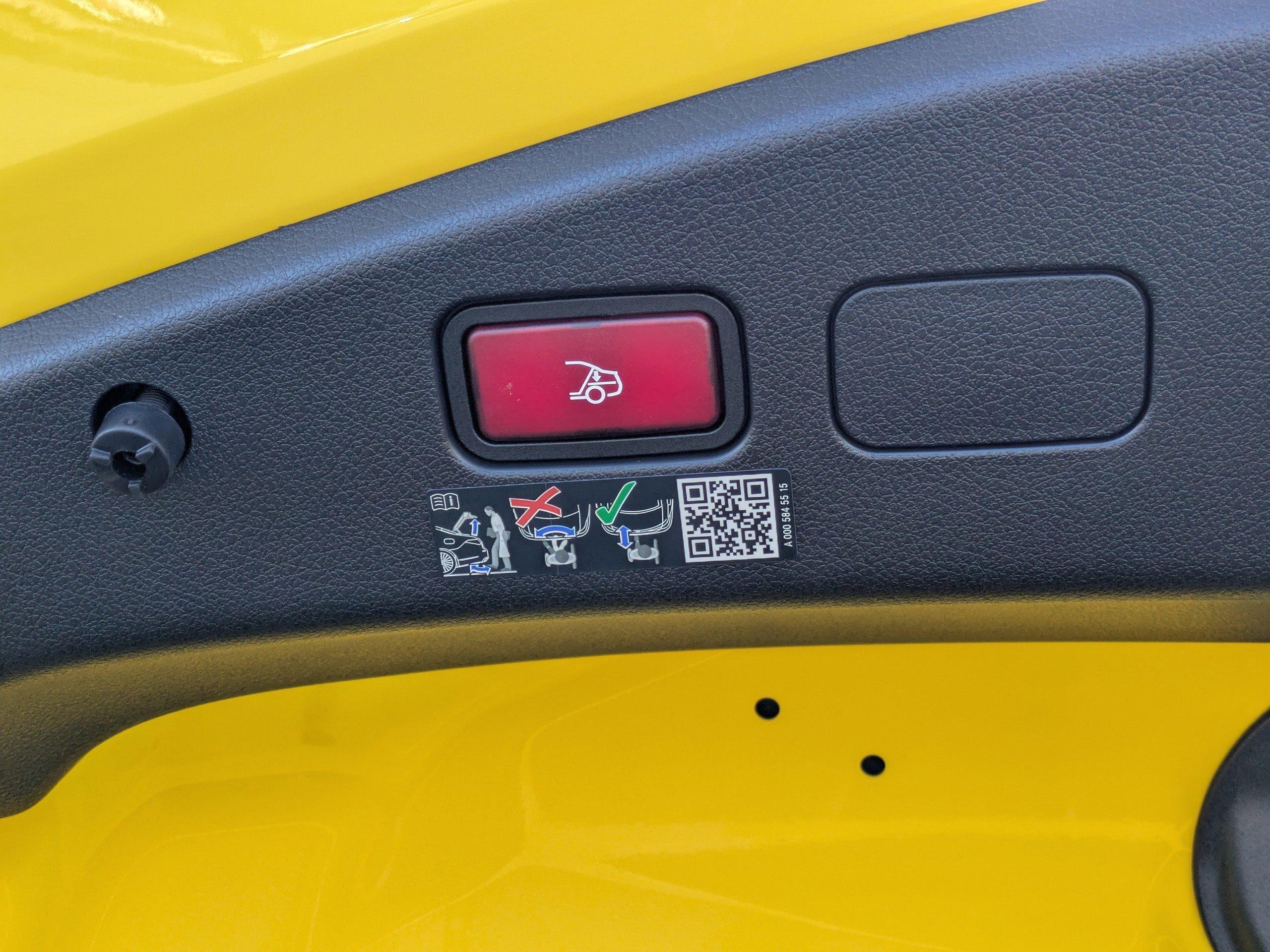 Mercedes-Benz Cle Convertible Amg® 53 4Matic®+ Cabriolet With Navigation & Awd - Thumbnail 14