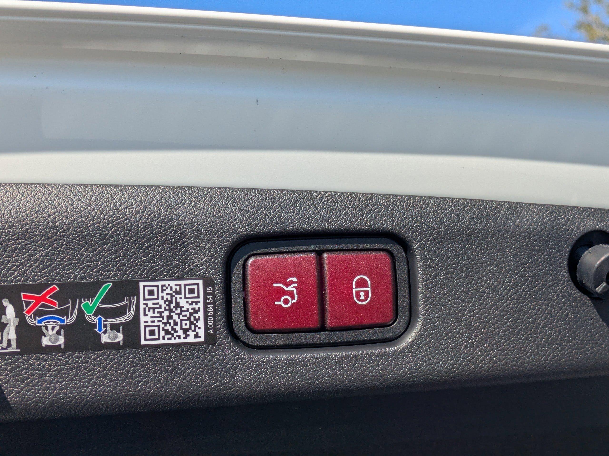 Mercedes-Benz Sedan Amg® E 53 E 4Matic®+ With Navigation & Awd - Thumbnail 13