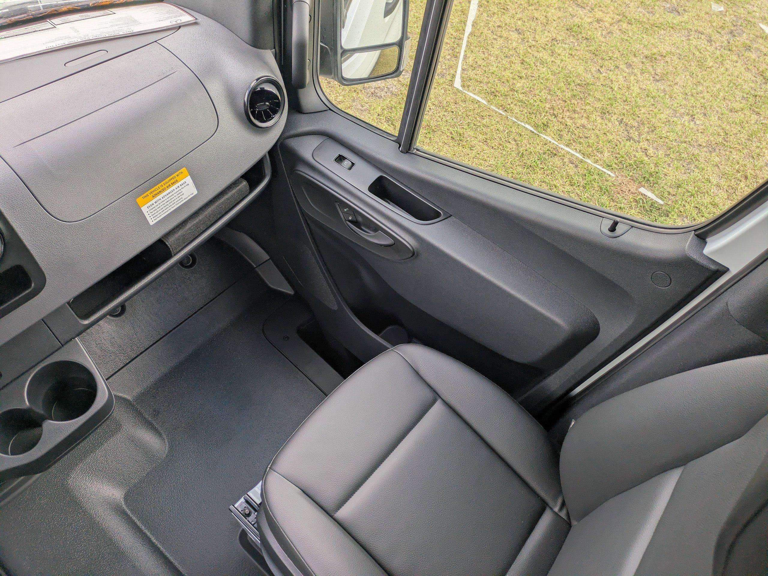 Mercedes-Benz Sprinter Cargo Van 170 Wb Rwd Van - Thumbnail 20