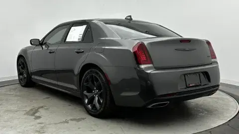 Chrysler 300 Touring L - Thumbnail 6