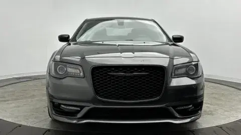 Chrysler 300 Touring L - Thumbnail 3