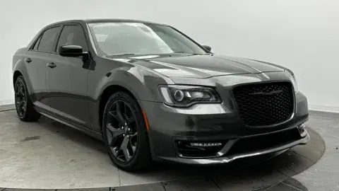 Chrysler 300 Touring L - Thumbnail 4