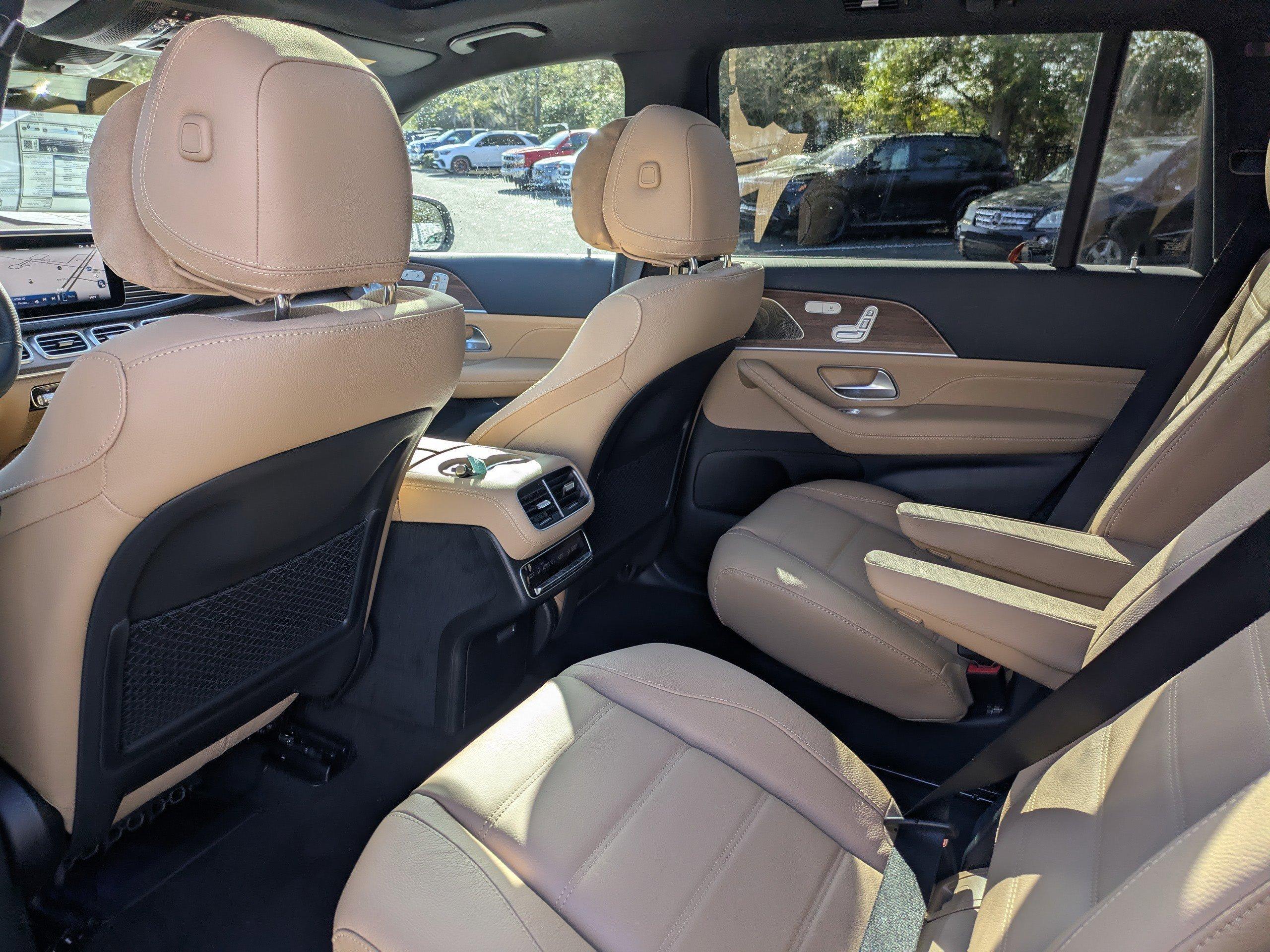 Mercedes-Benz Gls Suv 450 With Navigation & Awd - Thumbnail 16