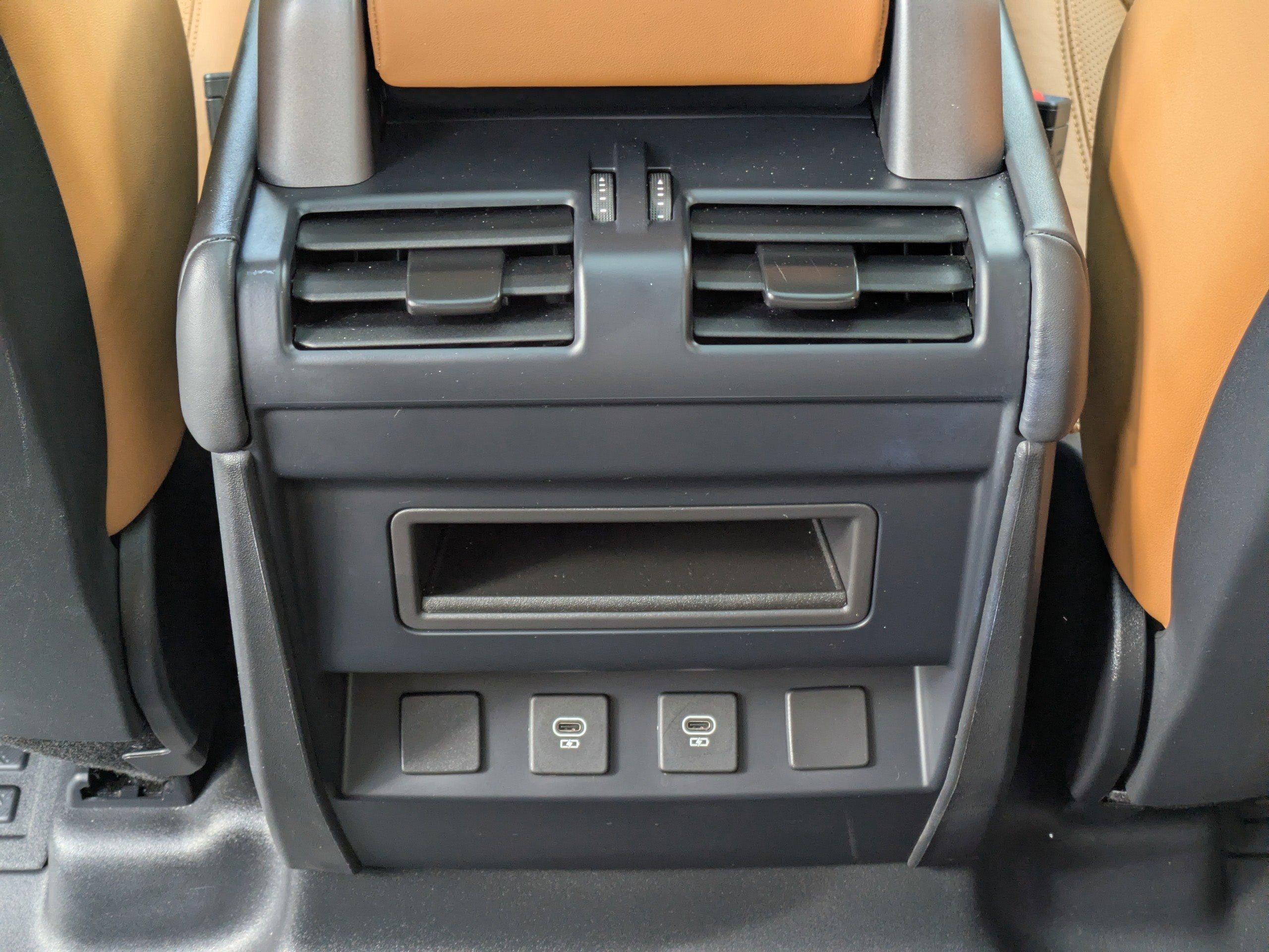 Land Rover Defender Sport Utility Se With Navigation & Awd - Thumbnail 16