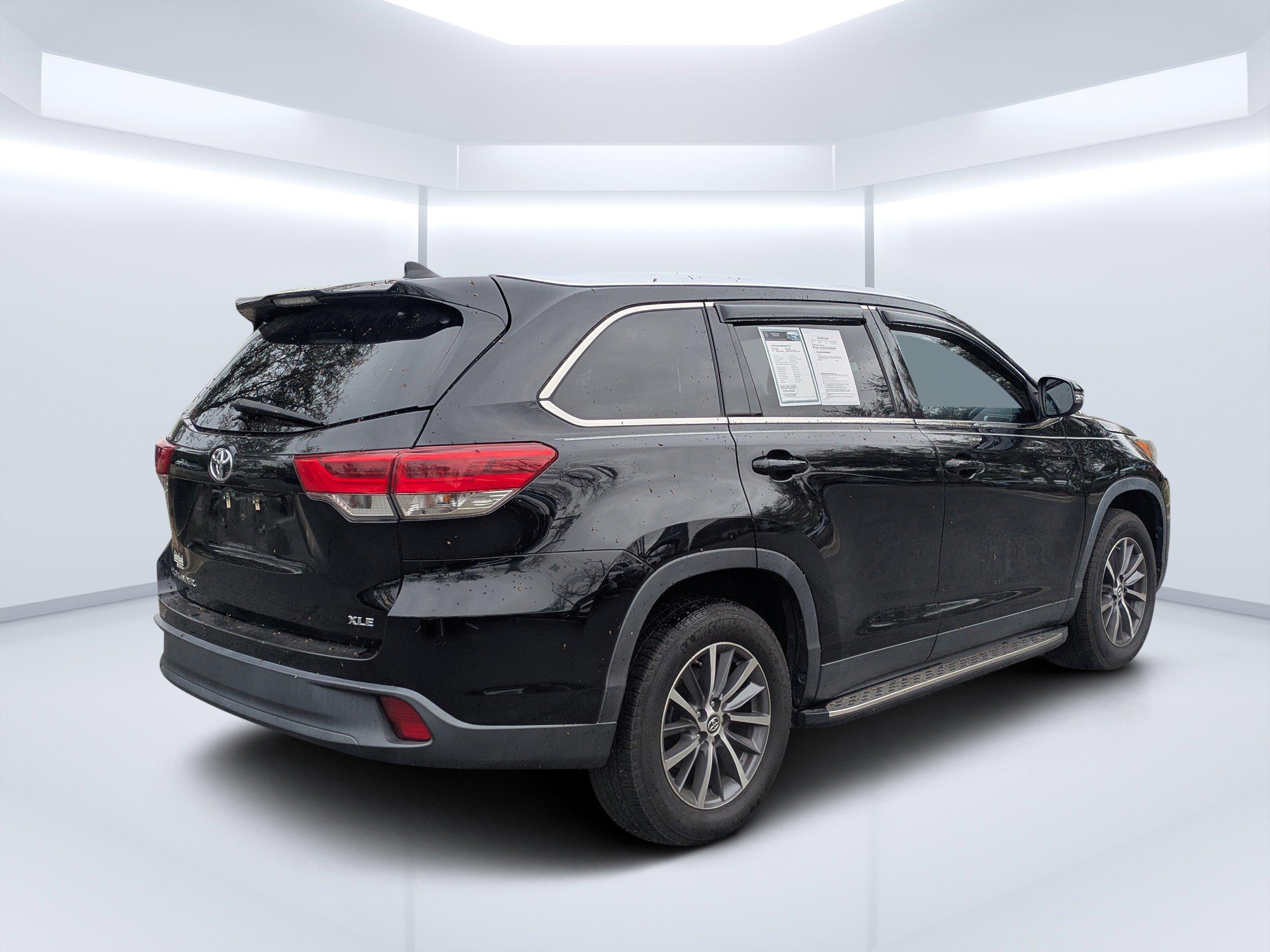 Toyota Highlander Sport Utility Xle With Navigation - Thumbnail 4