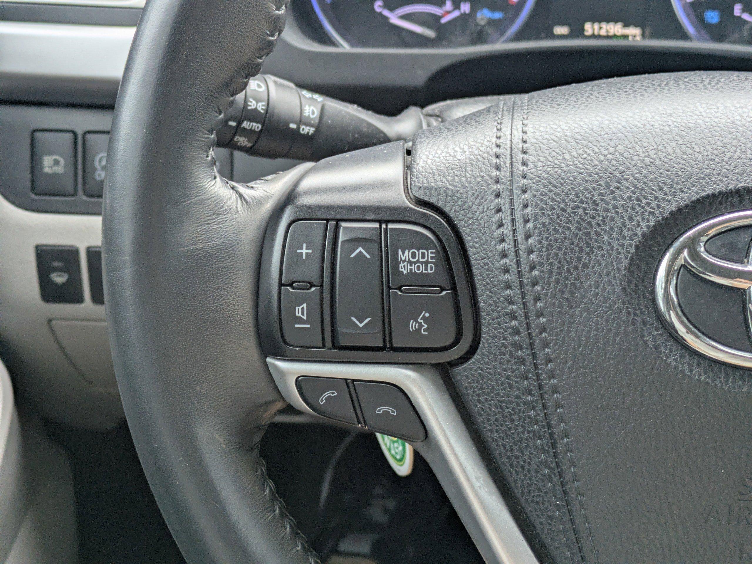 Toyota Highlander Sport Utility Xle With Navigation - Thumbnail 18