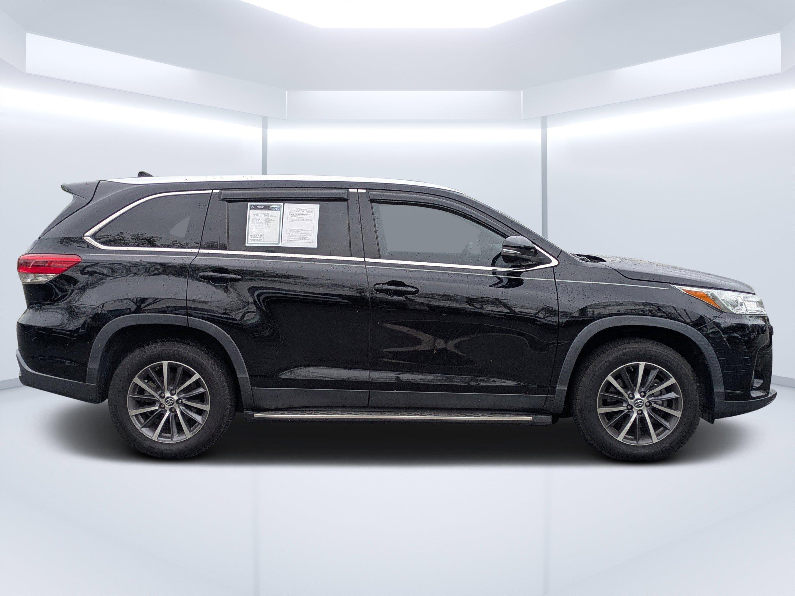 Toyota Highlander Sport Utility Xle With Navigation - Thumbnail 3