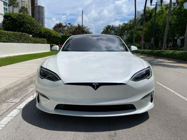 TESLA MODEL S - Thumbnail 2