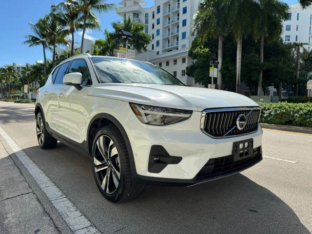 VOLVO XC40 - Thumbnail 3