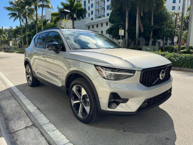 VOLVO XC40 - Thumbnail 4
