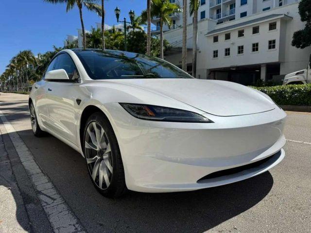 TESLA MODEL 3 - Thumbnail 5