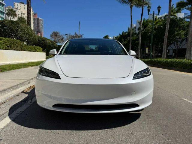 TESLA MODEL 3 - Thumbnail 3