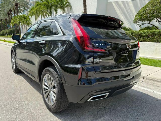 CADILLAC XT4 - Thumbnail 4