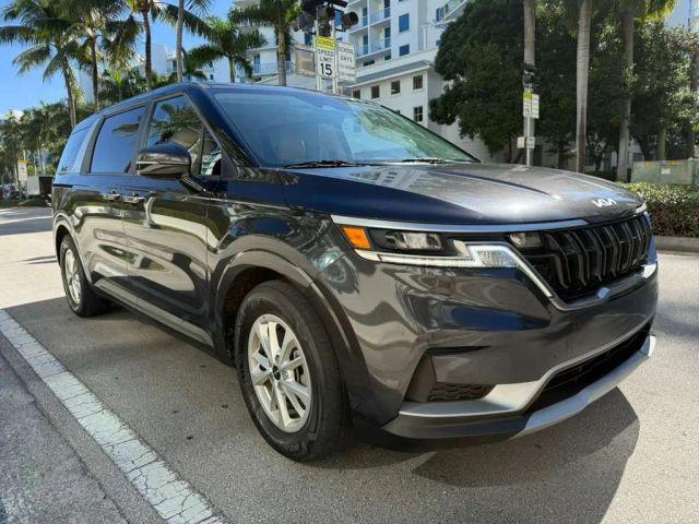 KIA CARNIVAL - Thumbnail 3