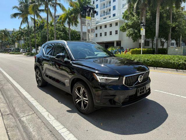 VOLVO XC40 - Thumbnail 2