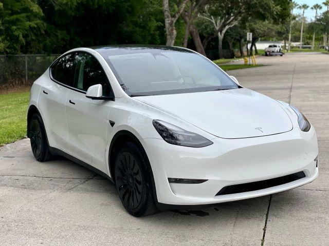 TESLA MODEL Y - Thumbnail 5