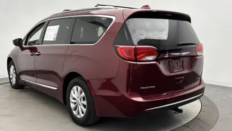 Chrysler Pacifica Touring L - Thumbnail 6