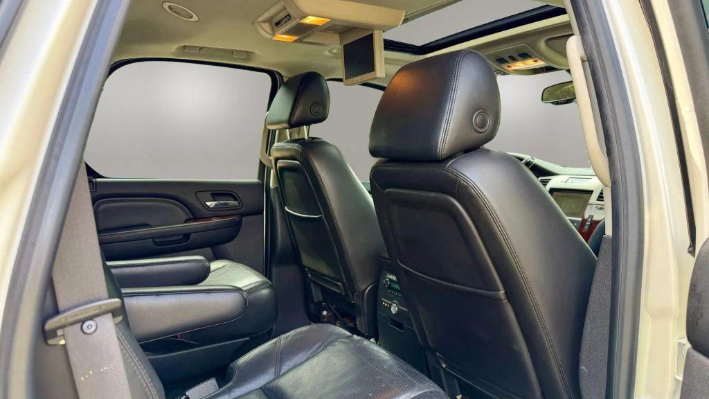 Cadillac Escalade - Thumbnail 15