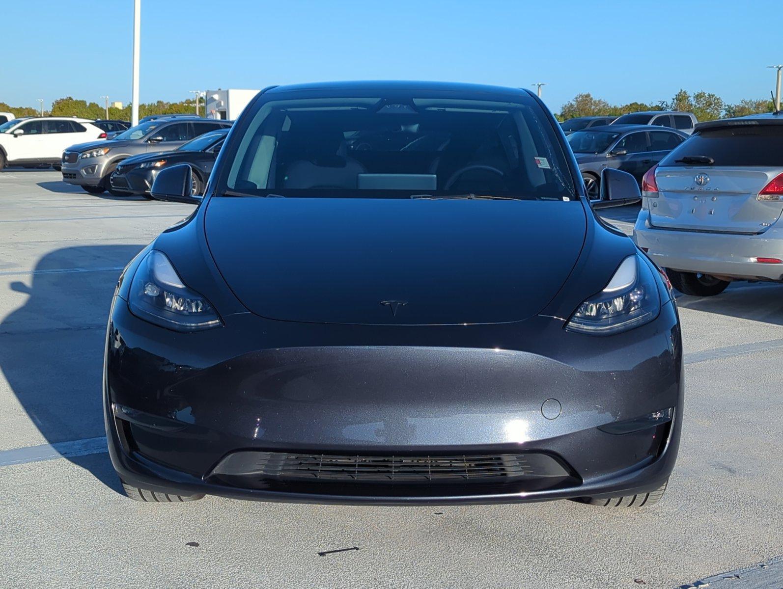 Tesla Model Y Long Range - Thumbnail 8