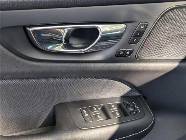 Volvo Xc60 T6 Awd Momentum - Thumbnail 6