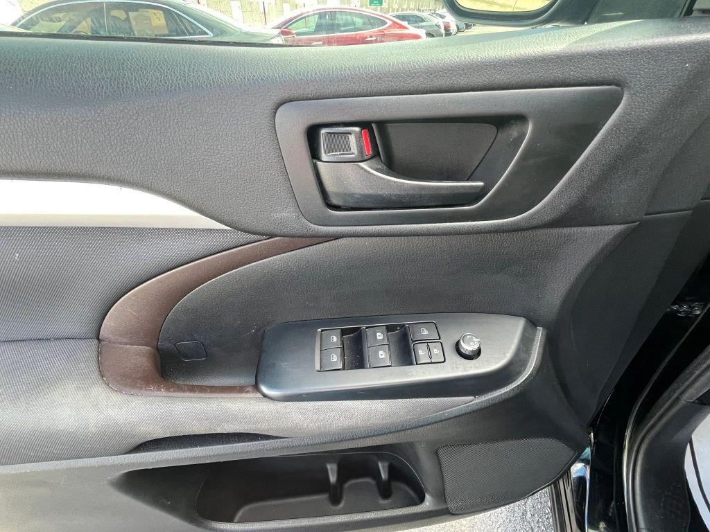 Toyota Highlander - Thumbnail 11