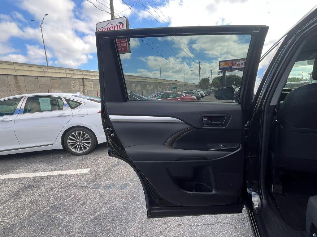 Toyota Highlander - Thumbnail 19