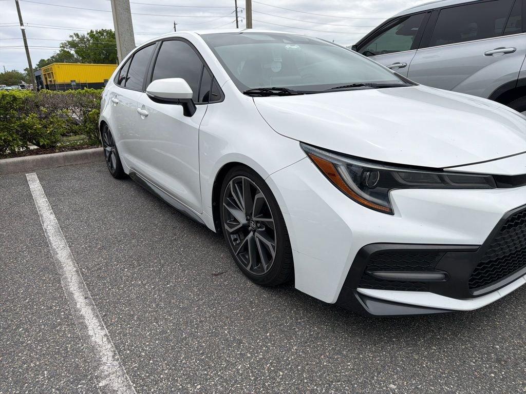 Toyota Corolla Se - Thumbnail 5