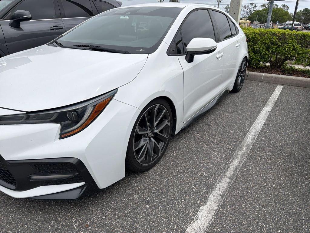 Toyota Corolla Se - Thumbnail 3