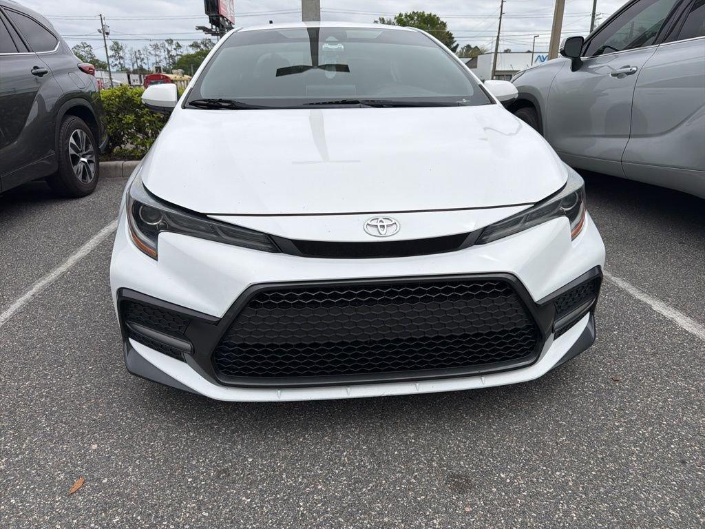 Toyota Corolla Se - Thumbnail 4