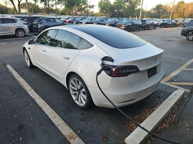 Tesla Model 3 - Thumbnail 4