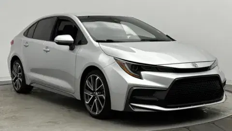 Toyota Corolla Se - Thumbnail 4