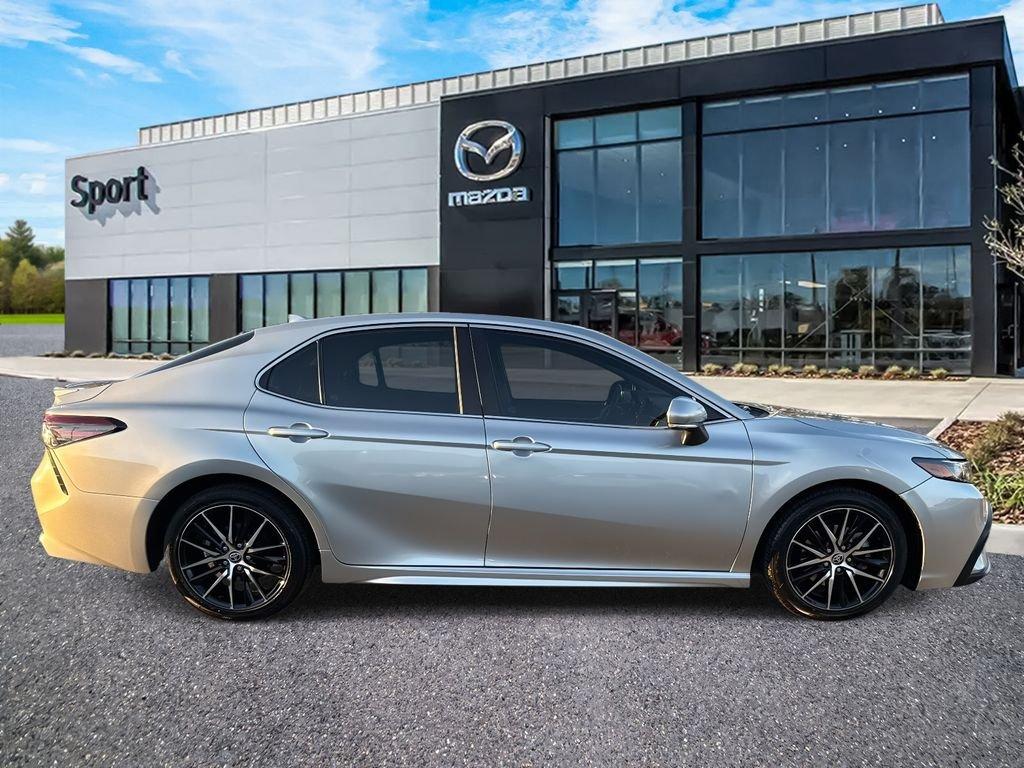 Toyota Camry Se - Thumbnail 4