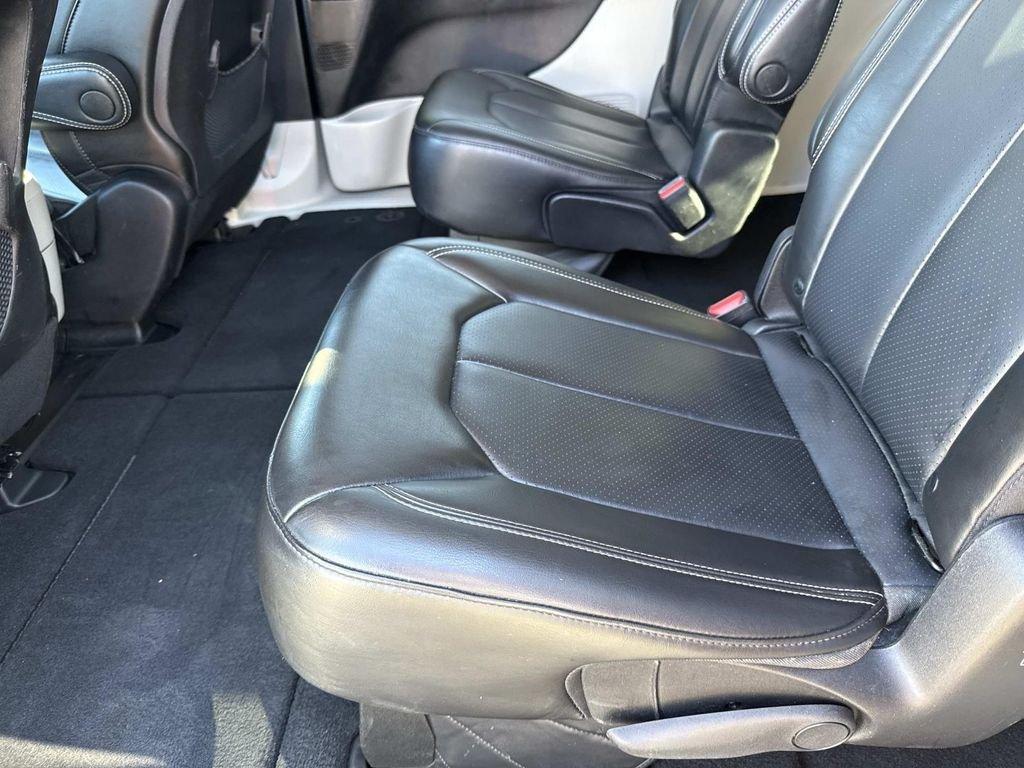 Chrysler Pacifica Touring L - Thumbnail 16