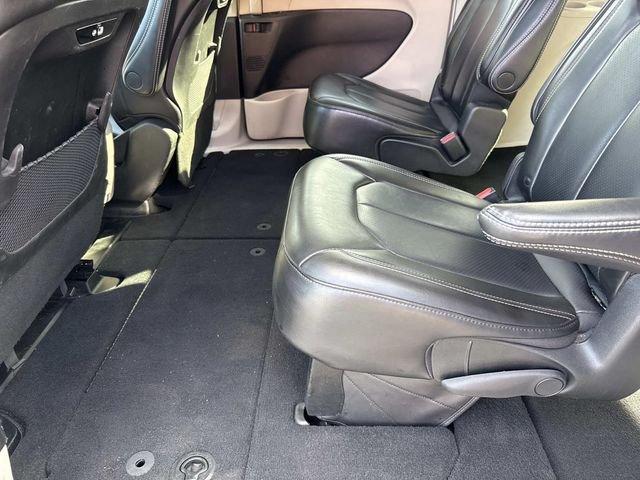 Chrysler Pacifica Touring L - Thumbnail 16