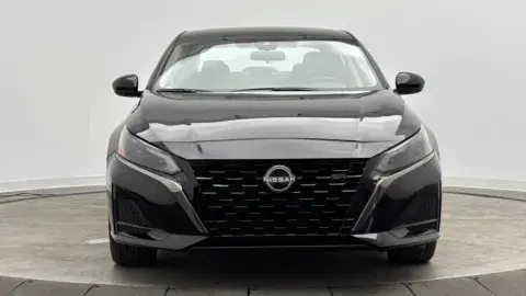 Nissan Altima Sr - Thumbnail 3