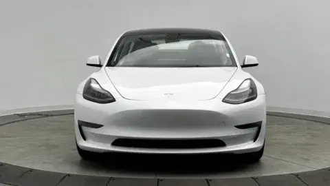 Tesla Model 3 - Thumbnail 3