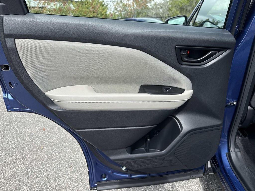 Subaru Forester Base - Thumbnail 15