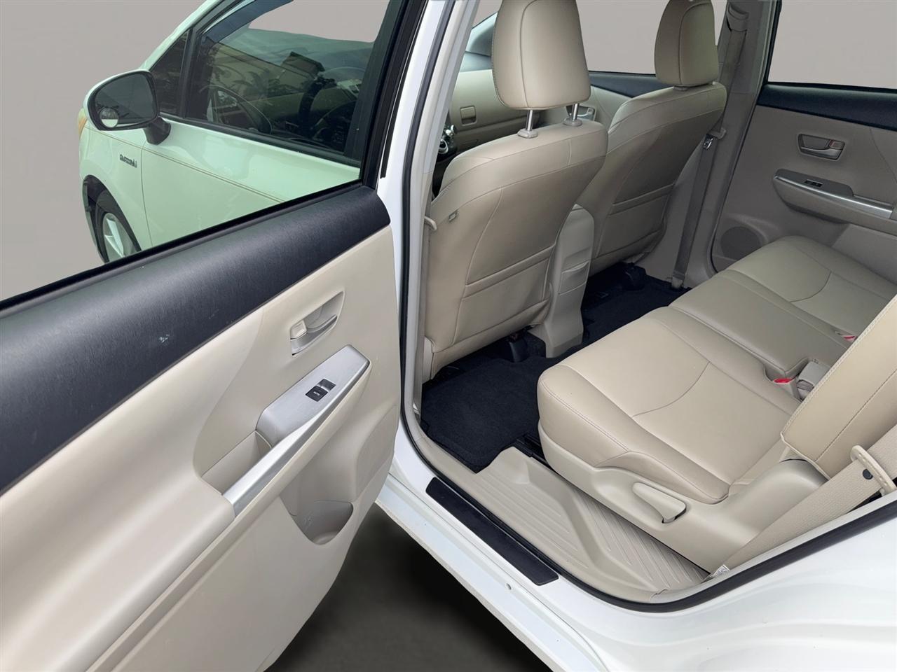 Toyota Prius Vfive - Thumbnail 12