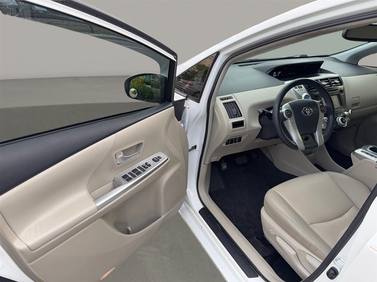 Toyota Prius Vfive - Thumbnail 14