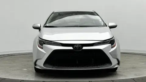 Toyota Corolla Le - Thumbnail 3