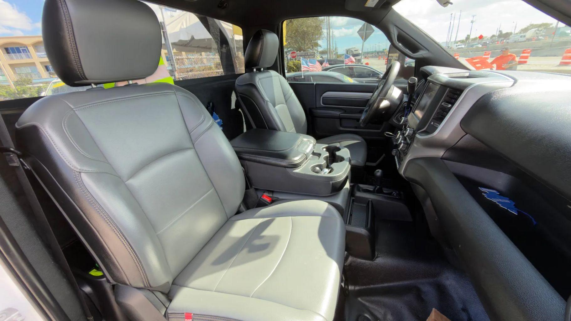 Ram 5500 Regular Cab & Chassis - Thumbnail 2