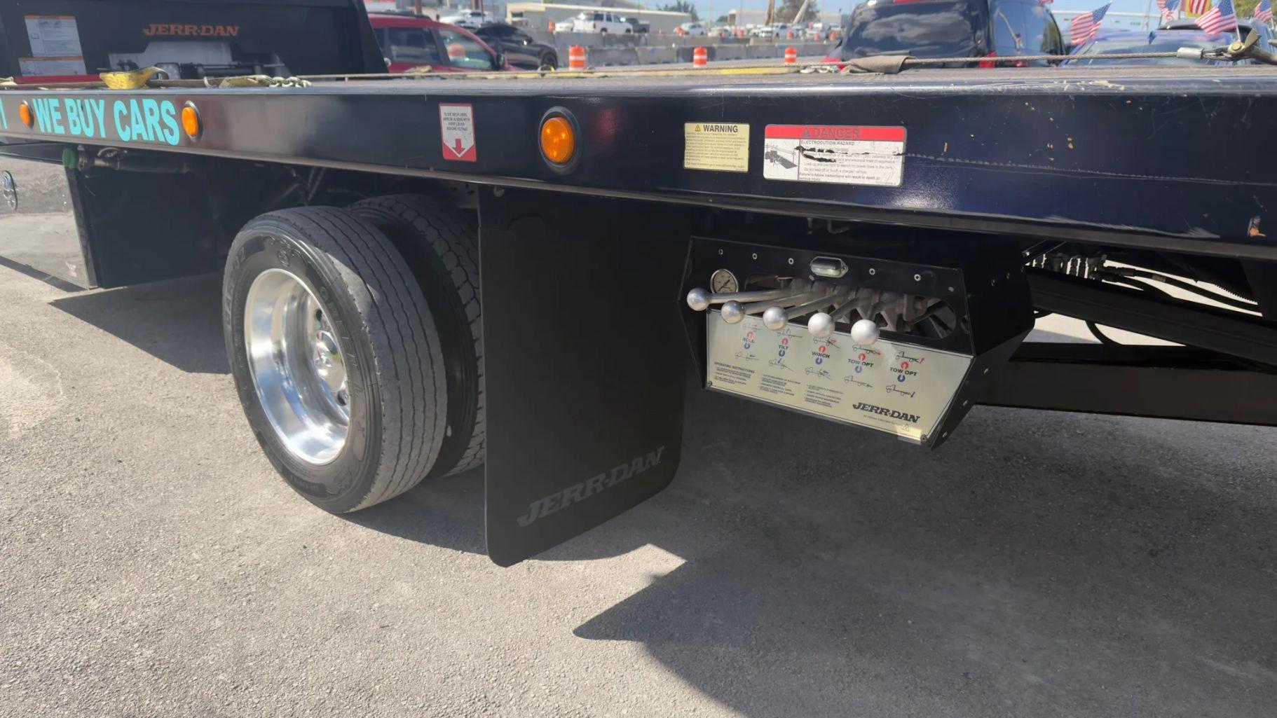 Ram 5500 Regular Cab & Chassis - Thumbnail 12