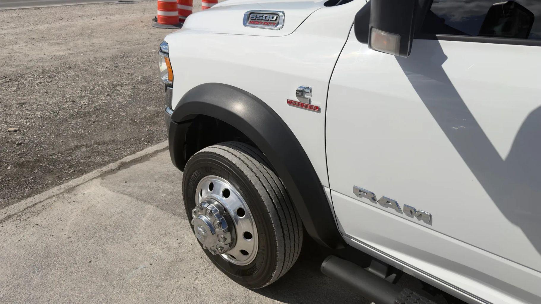 Ram 5500 Regular Cab & Chassis - Thumbnail 11